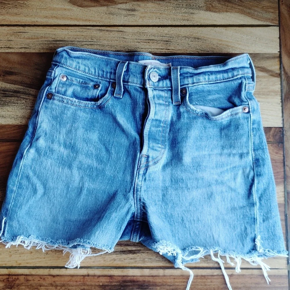 LEVI’S Premium Blue Denim Wedgie Straight Cutoff Jean Shorts